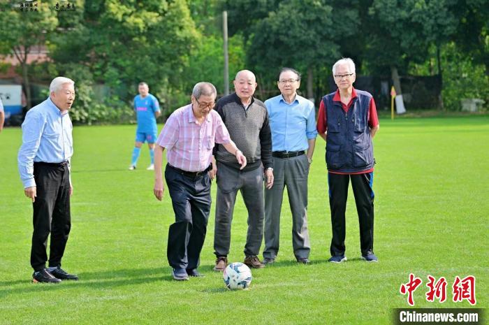 第11届全国盛年足球联盟联谊赛收官 中国足球名宿现场助阵