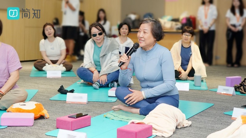 简知瑜伽线下活动顺利落幕，共探女性疗愈成长力量