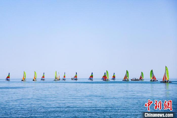 新疆博湖县首届水上运动旅游节暨“西海秦博杯”帆船公开赛举办