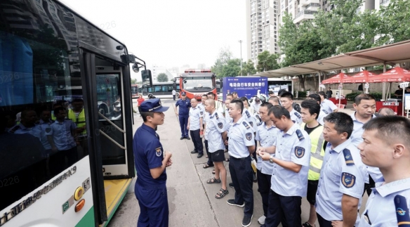 电动自行车安全科普行走进武汉，武行消费与九号公司科普用车安全