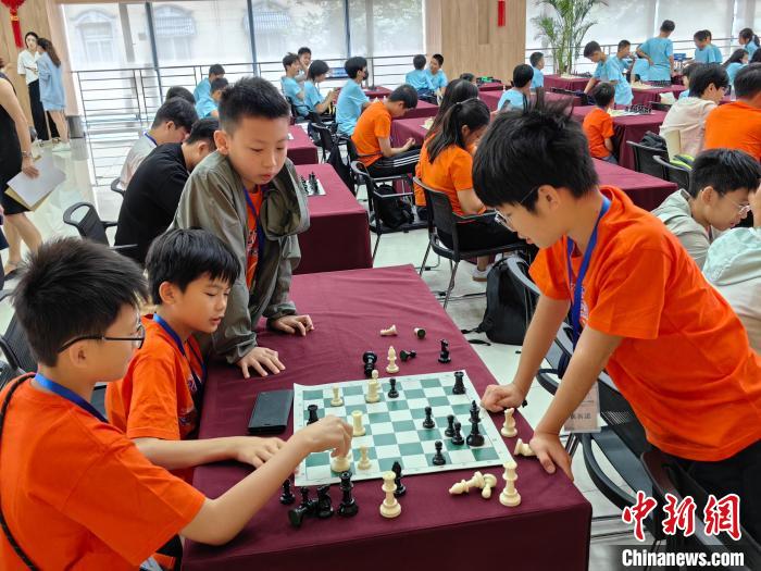 沪港青少年以棋会友 相聚上海共下“一盘棋”