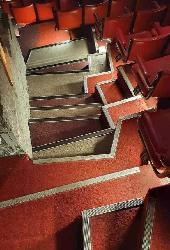 爬楼梯吗？要命的那种！28个设计糟糕且危险的楼梯