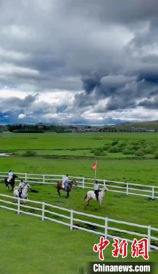 首届中国马镇文旅马产业发展大会举行 开通首条体育旅游马道