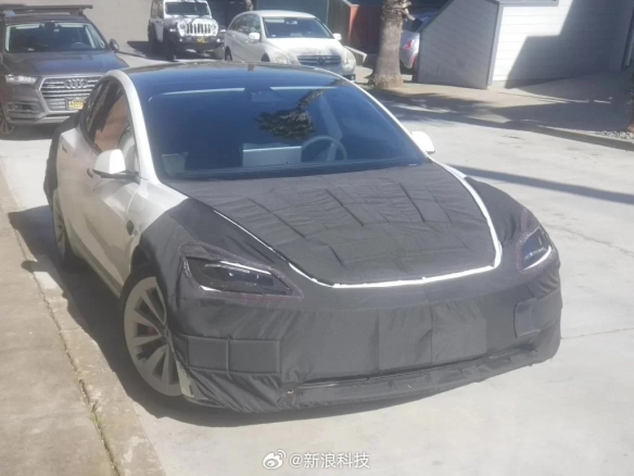 新款特斯拉Model3或采用碳纤维仪表台 疑似上海出厂