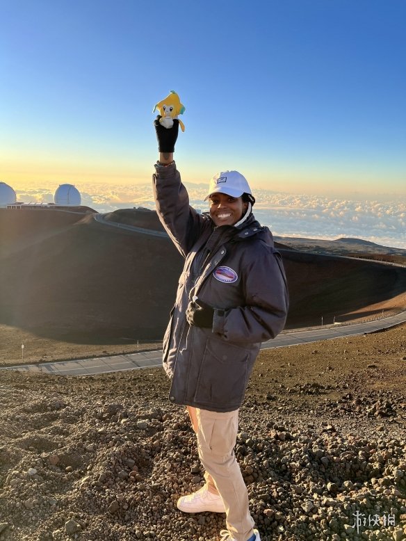 《宝可梦GO》玩家登顶最高峰冒纳开亚山 抓闪光基拉祈